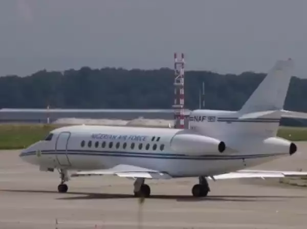 Presidential Jet Departs UK For Nigeria As President Buhari Returns Today (Video)